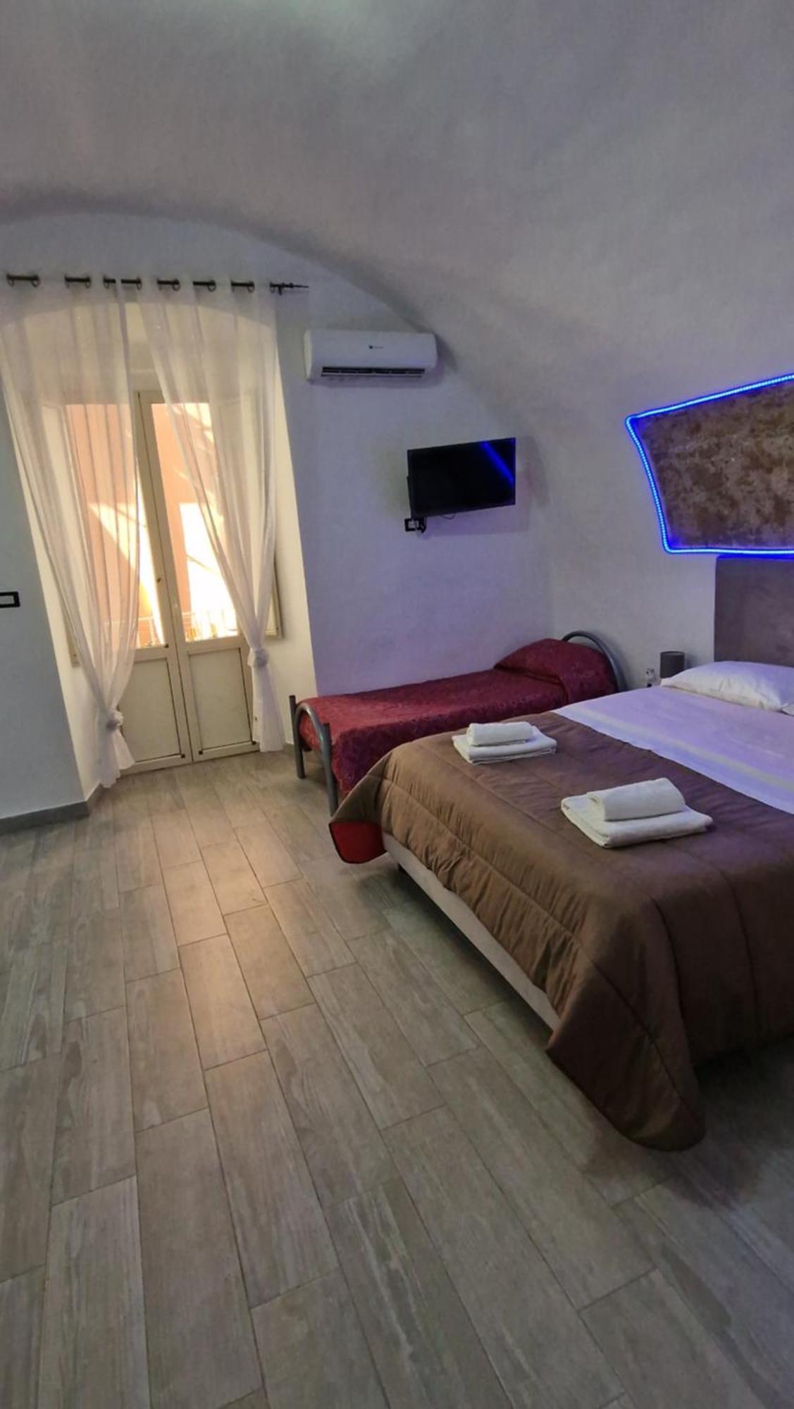 Appartamento Intero Casa Vacanze Espo Napoli Bagian luar foto