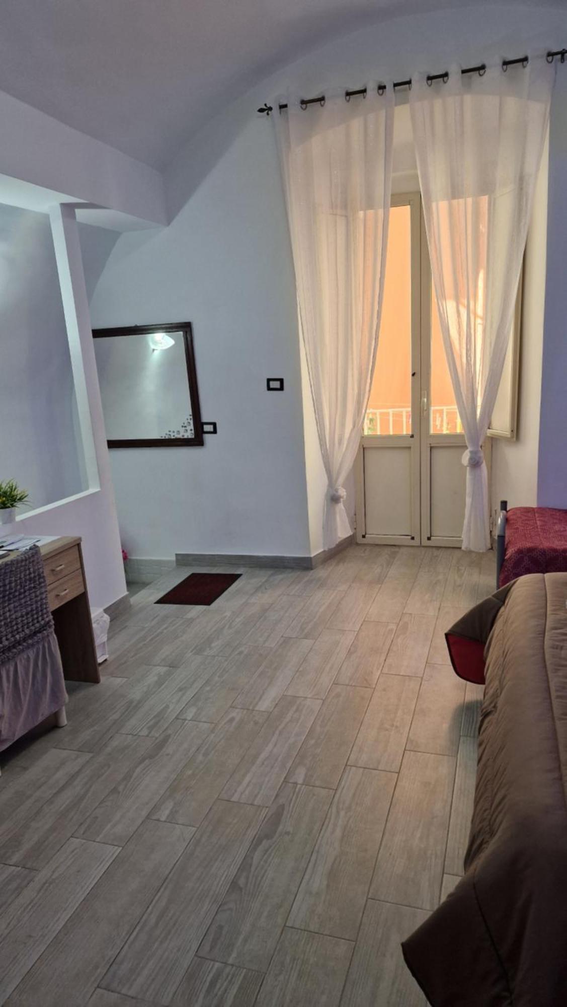 Appartamento Intero Casa Vacanze Espo Napoli Bagian luar foto